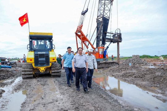 Thủ tướng kiểm tra tuyến cao tốc gần 45.000 tỷ đồng tại ĐBSCL