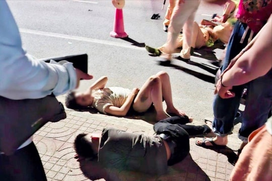 Xe máy chạy tốc độ cao tông trúng CSGT đang làm nhiệm vụ