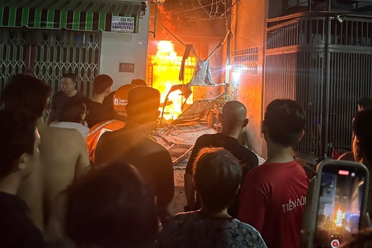 Cháy nhà trong hẻm, 3 mẹ con tử vong