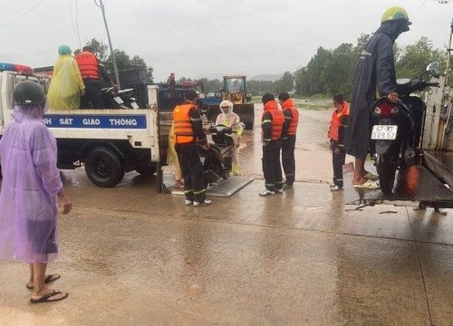 Hỗ trợ người dân ứng phó với áp thấp nhiệt đới