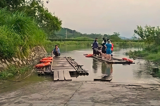 Ngập lụt kéo dài, giao thông chia cắt do hoạt động của nhà máy thủy điện tại Tuyên Quang