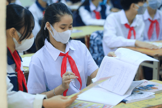 Hà Nội: Hotline hỗ trợ thí sinh xét tuyển 'nguyện vọng tràn'