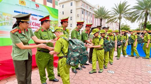 Khai giảng chương trình "Học làm chiến sĩ Công an” lần thứ VII