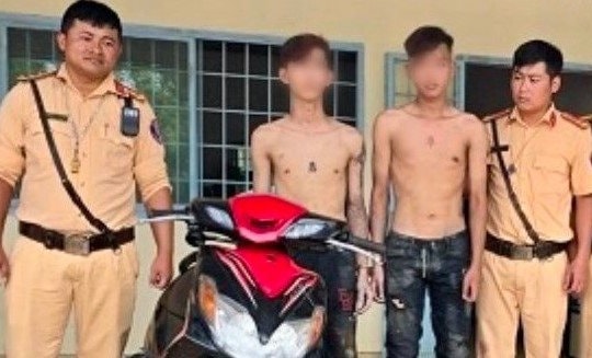 Dùng dao chém người cướp tài sản