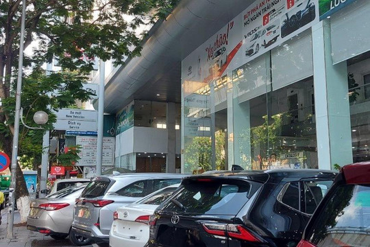 Quận Cầu Giấy (Hà Nội): Toyota Thăng Long ngang nhiên chiếm dụng vỉa hè để kinh doanh?