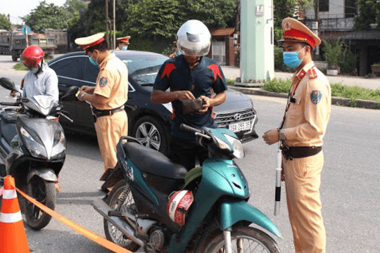 Nhiều người bị xử phạt giao thông qua ứng dụng VNeID
