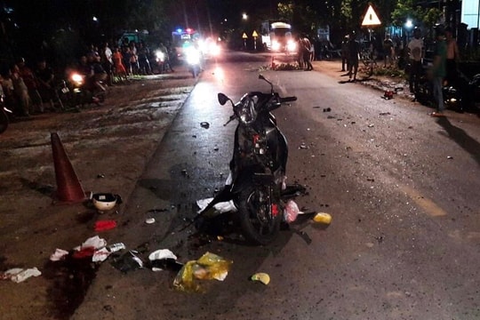 Hai xe máy tông nhau, 4 người thương vong