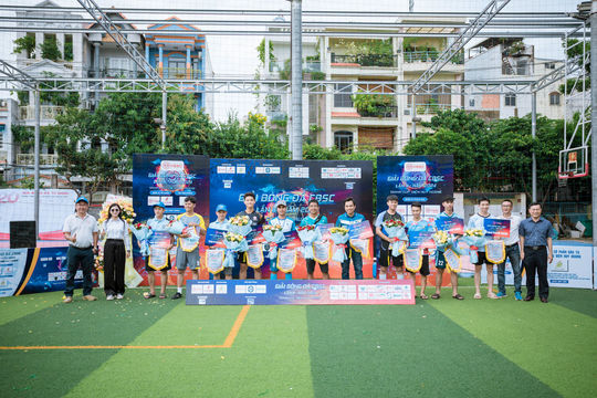Giải bóng đá CBSC tranh Cup Điện Huy Hoàng chính thức khai mạc