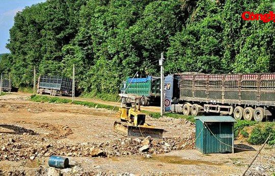 Tuyên Quang: Đường liên thôn oằn mình gánh các đoàn xe tải trọng lớn