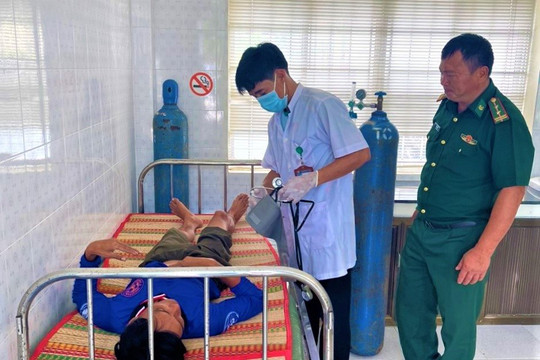 Bà Rịa-Vũng Tàu: Tiếp nhận, chăm sóc y tế 5 ngư dân bị nạn trên biển