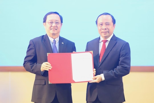 Công bố quyết định bổ nhiệm nhân sự chủ chốt Đại học Quốc gia TP.HCM