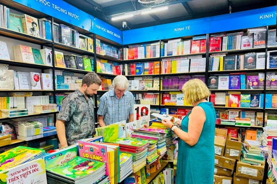 Đường sách TP.HCM thu gần 30 tỷ đồng trong 6 tháng
