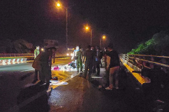 Cần Thơ: Tai nạn trên cầu vượt IC3 khiến 3 người thương vong