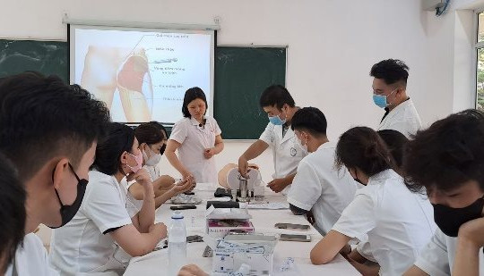 Bộ Giáo dục và Đào tạo công bố điểm sàn nhóm ngành y, dược năm 2024