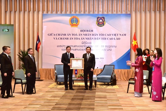 Phó Chánh án TANDTC Nguyễn Văn Du chào xã giao Chánh án Campuchia và Lào