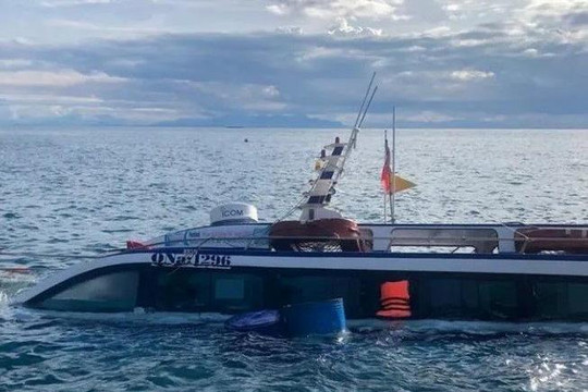 Ứng cứu kịp thời 23 người trên cano bị chìm ở Cù Lao Chàm