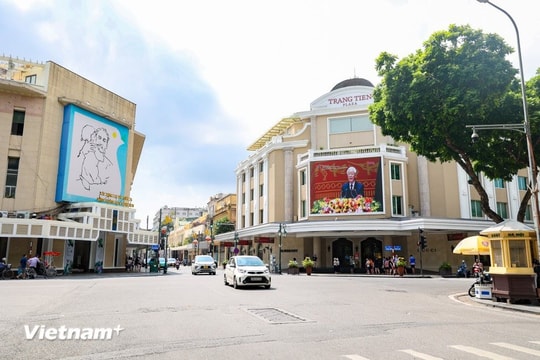 Hà Nội: Nhiều đơn vị treo cờ rủ sớm tưởng nhớ Tổng Bí thư Nguyễn Phú Trọng