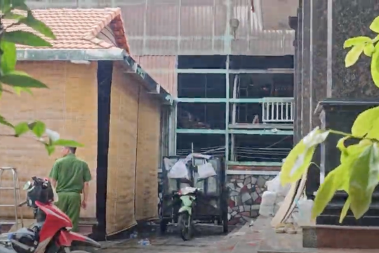 Cứu 2 người khỏi vụ cháy công ty in ấn