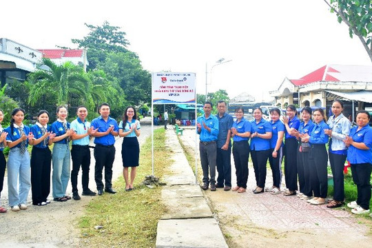 Khánh thành tuyến đường “Thắp sáng đường quê”