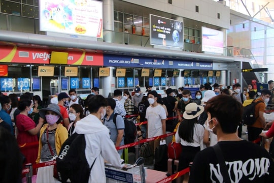 Chuyến bay phải tạm hoãn vì hành khách tung tin có lựu đạn