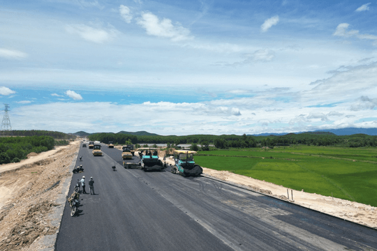 Phấn đấu thông xe Cao tốc Vạn Ninh - Cam Lộ dịp 30/4/2025