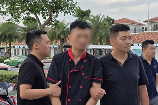 Cướp giật điện thoại của du khách tại bãi tắm