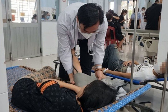 63 công nhân nghi ngộ độc sau bữa cơm trưa tại Bình Phước