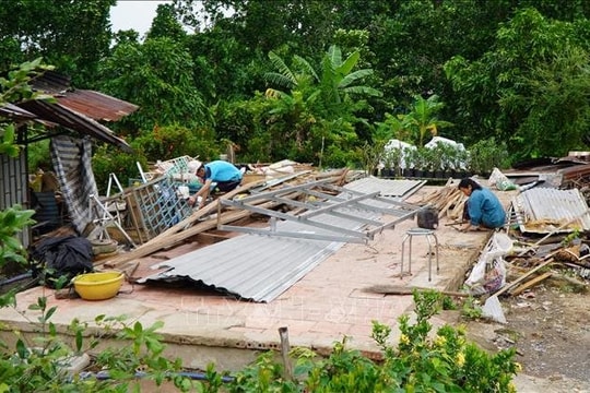 Đồng Tháp: Gần 50 căn nhà bị dông, lốc làm sập và tốc mái