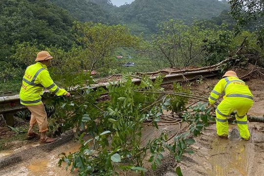 Thủ tướng chỉ đạo tập trung khắc phục hậu quả mưa lũ do ảnh hưởng của bão số 2