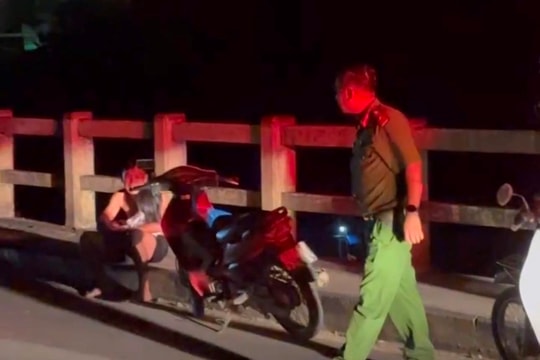 Mâu thuẫn với vợ, người đàn ông ôm con gái nhỏ định nhảy cầu tự tử