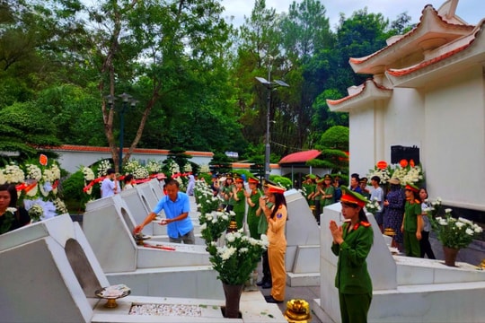 Trang trọng Lễ giỗ 10 nữ liệt sĩ thanh niên xung phong Ngã ba Đồng Lộc