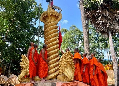 Kiên Giang: Các cơ sở tôn giáo đồng loạt treo cờ rủ để tưởng nhớ Tổng Bí thư Nguyễn Phú Trọng
