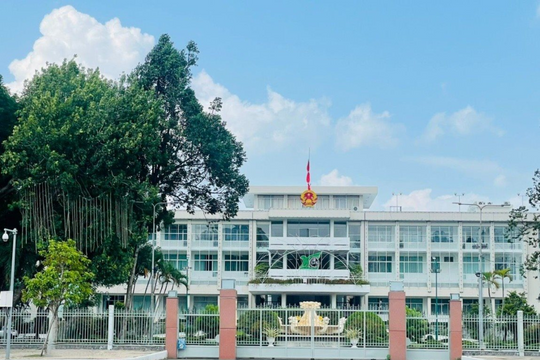 Nhiều nơi tại TP Cần Thơ treo cờ rủ trước Quốc tang Tổng bí thư Nguyễn Phú Trọng