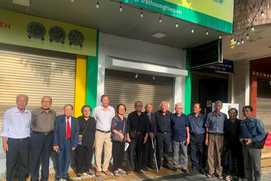 Những người trắng đêm đến tiễn đưa Tổng Bí thư Nguyễn Phú Trọng