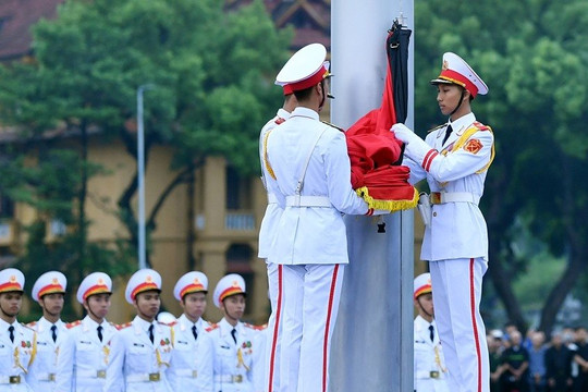 Lễ thượng cờ rủ Quốc tang Tổng Bí thư Nguyễn Phú Trọng tại Quảng trường Ba Đình