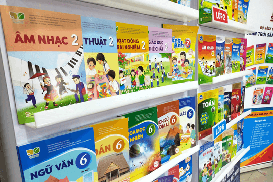 Người tham gia biên soạn được thẩm định sách giáo khoa