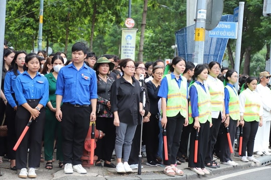Người dân TP HCM nghẹn ngào tiễn biệt Tổng Bí thư Nguyễn Phú Trọng