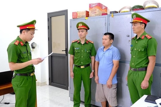 Bất tuân hiệu lệnh, tài xế lao xe vào lực lượng chức năng