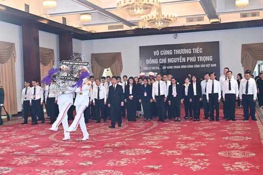 Gần 7 vạn người đến Viếng Tổng Bí thư Nguyễn Phú Trọng tại Hội trường Thống Nhất