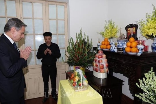 Ngoại trưởng Hoa Kỳ thắp hương, chia buồn với gia đình Tổng Bí thư Nguyễn Phú Trọng