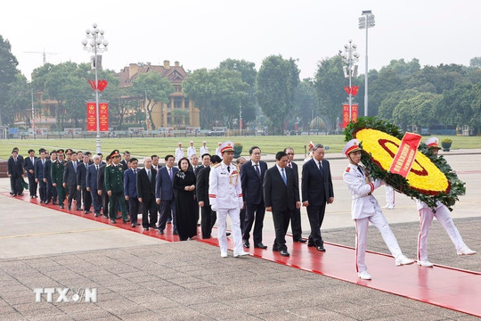 Lãnh đạo Đảng, Nhà nước tưởng niệm các Anh hùng liệt sỹ và vào Lăng viếng Bác