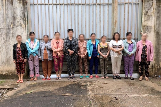 Khởi tố 20 đối tượng tham gia đánh bạc tại Cồn Én