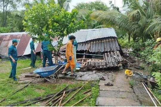 Nhiều địa phương ở ĐBSCL khẩn trương khắc phục hậu quả dông, lốc