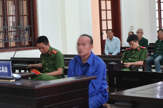 Dùng súng bắn hàng xóm rồi bỏ trốn