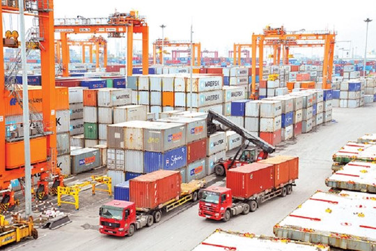 7 tháng, ước xuất siêu vượt 14 tỷ USD
