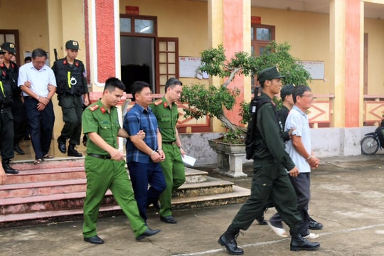 Bắt tạm giam 3 cán bộ xã vi phạm quản lý, sử dụng đất tại Cồn Xanh