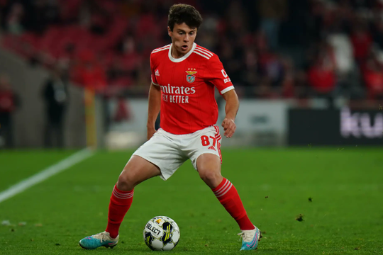 PSG chi mạnh tay vào thương vụ Joao Neves