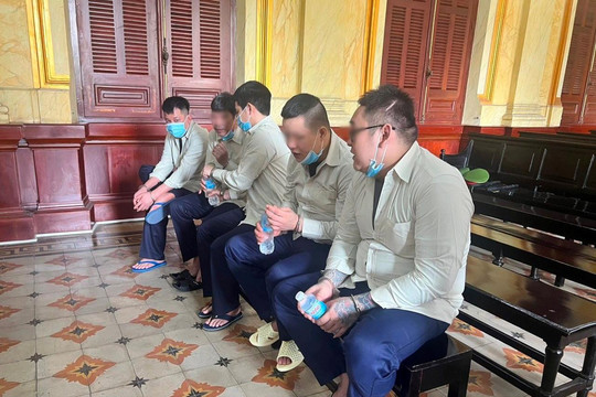 Vào tù vì mua vũ khí để phòng thân