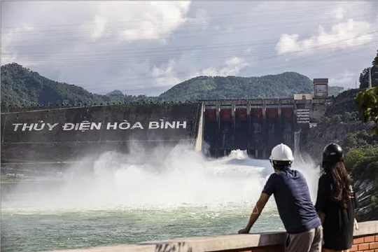 Thủy điện Hòa Bình đóng thêm một cửa xả đáy để đảm bảo an toàn vùng hạ du