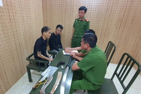 Bắt 2 đối tượng dùng súng để giải quyết mẫu thuẫn trên mạng xã hội